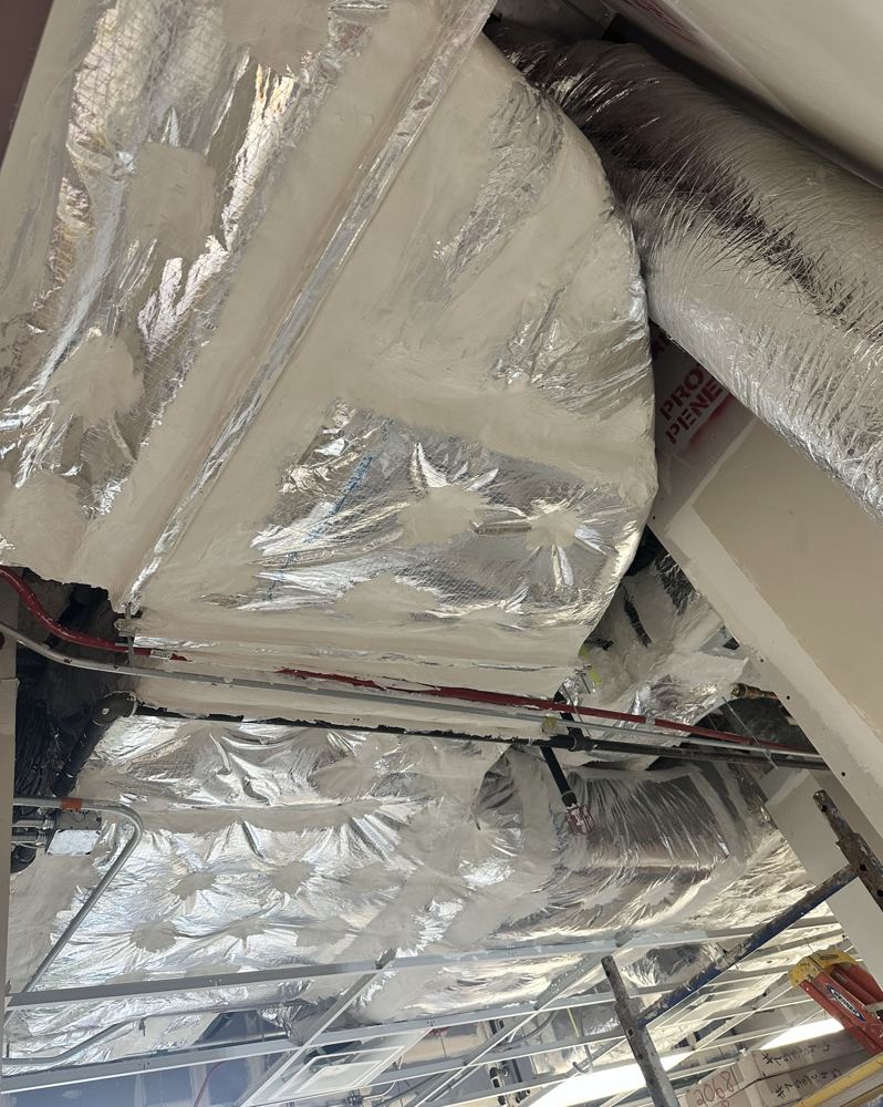 Duct wrap with mastic-sealed seams
